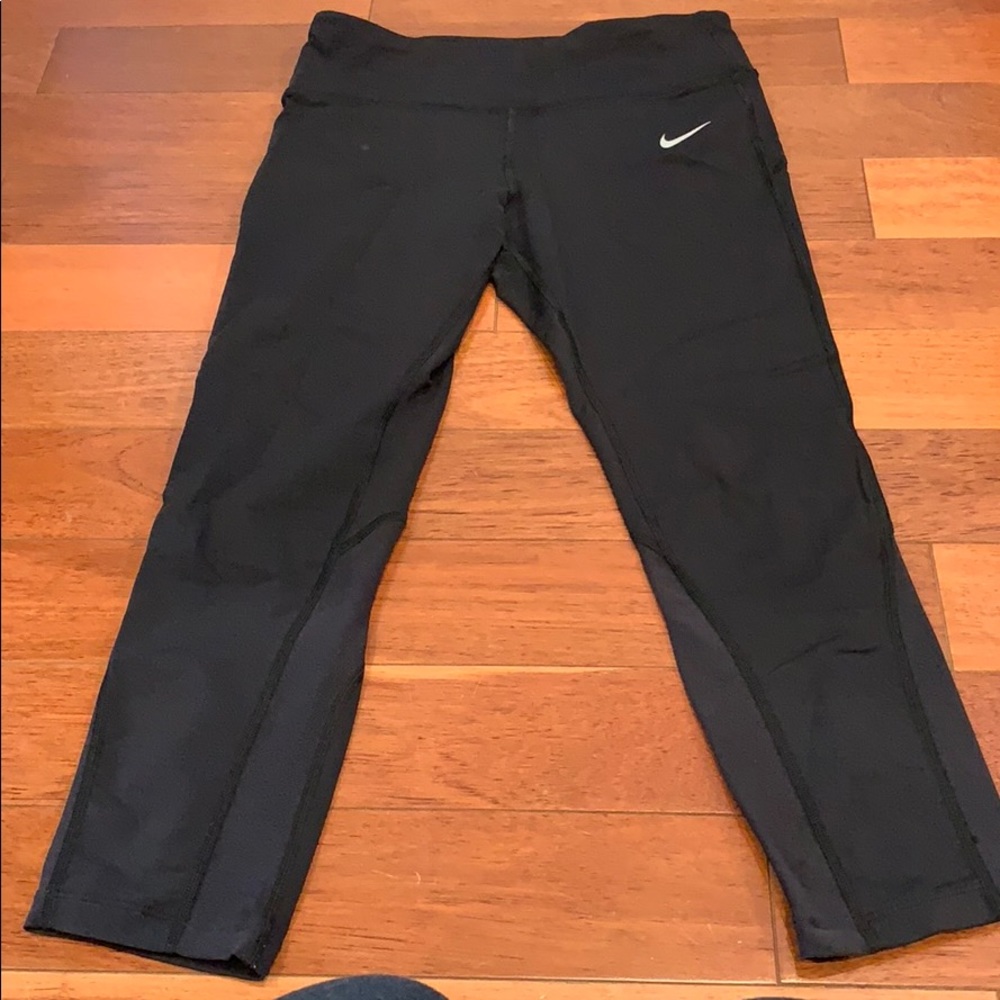 Nike DRIFIT crop. Great condition!